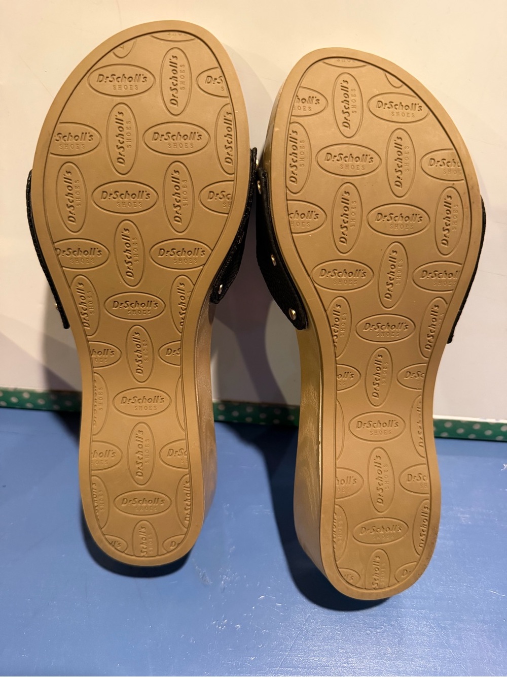 Dr. Scholl's Black Slide Sandals with Gold Buckle NEW IN BOX! 9 - Picture 3 of 10